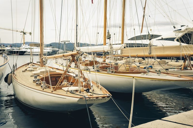 Investing in ESG Funds: Making a Difference with Socially Responsible Investing Investing in ESG Funds: Making a Difference with Socially Responsible Investing